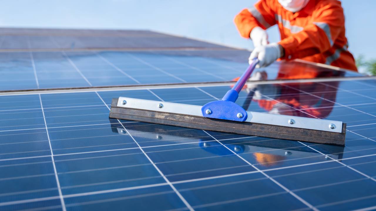 Heat-resistant nanocoating for solar and hydrogen systems