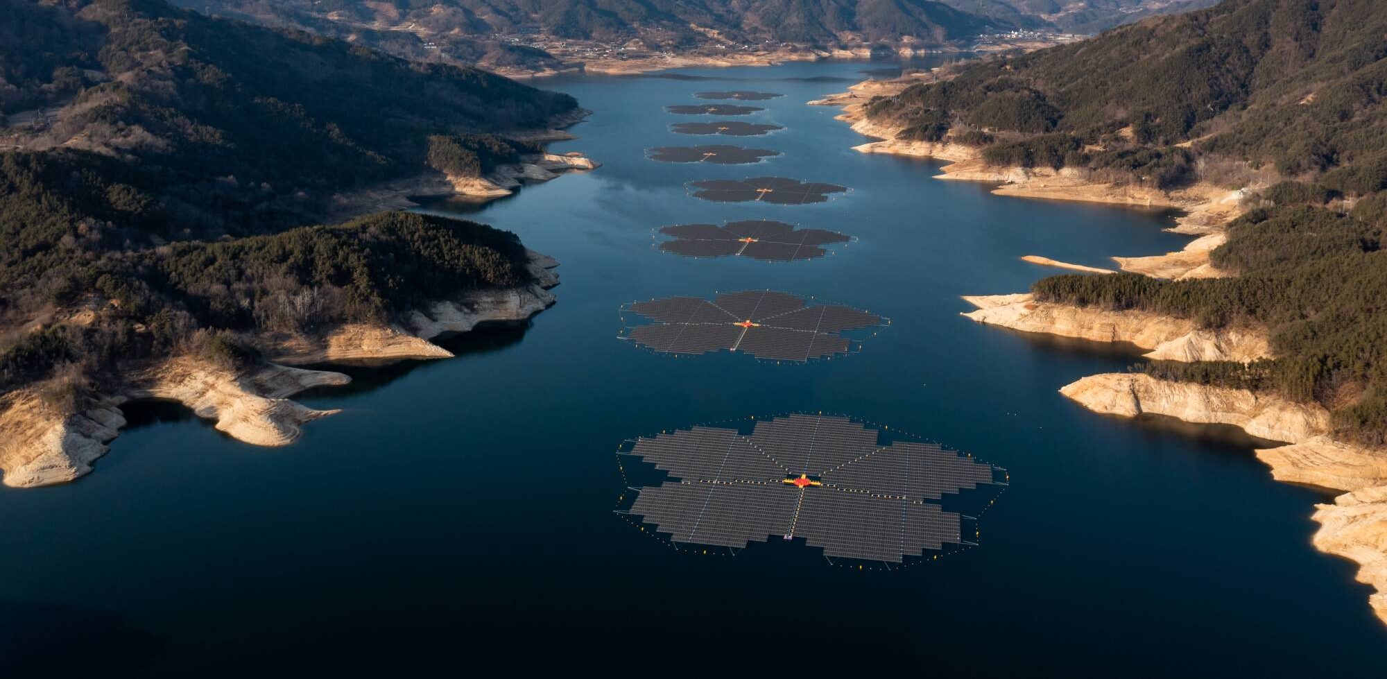 Floating solar panels on water reservoir