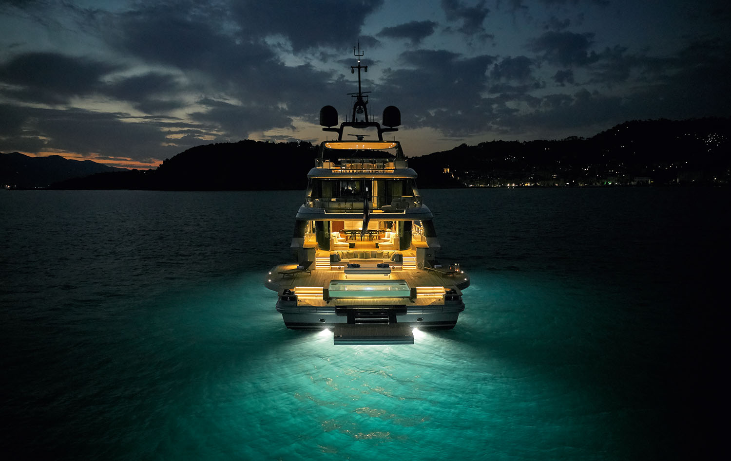 Corrosion-resistant battery charger for offshore and coastal environments