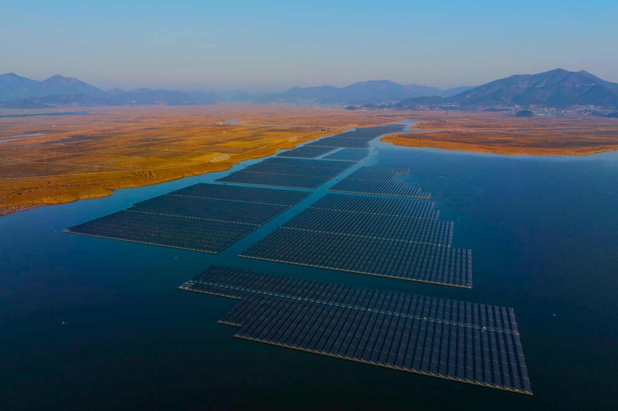 Offshore floating PV system